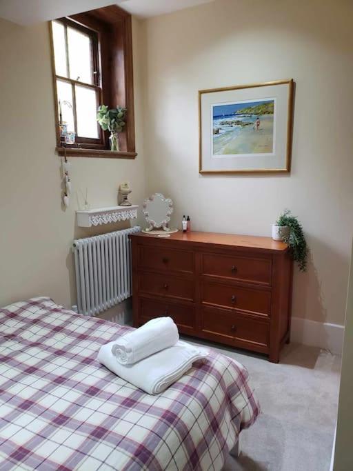 רייגייט 3 Bedroom 3 Bathroom Ground Floor Condo With Veranda מראה חיצוני תמונה