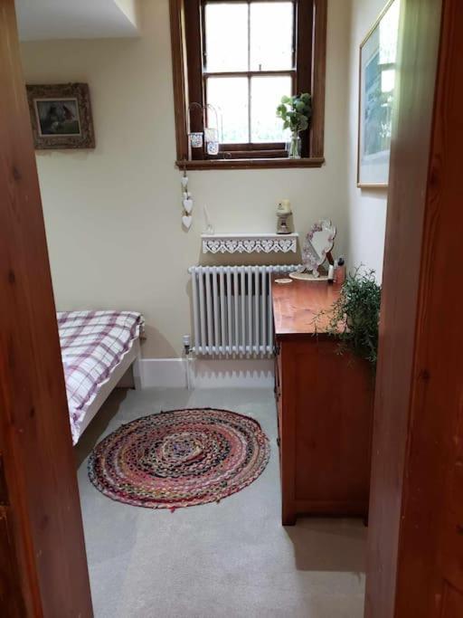 רייגייט 3 Bedroom 3 Bathroom Ground Floor Condo With Veranda מראה חיצוני תמונה