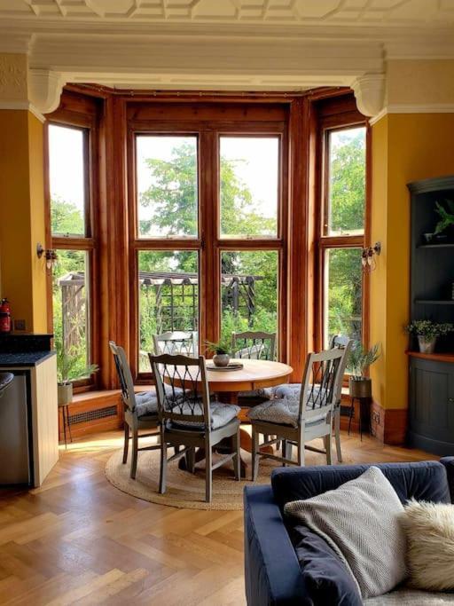 רייגייט 3 Bedroom 3 Bathroom Ground Floor Condo With Veranda מראה חיצוני תמונה
